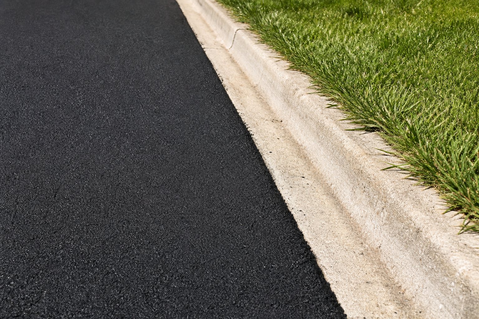 Clean asphalt edge detail